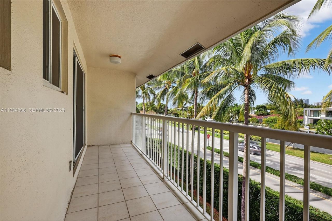 21399 Marina Cove Cir, Unit 14, Aventura, FL 33180 Photo