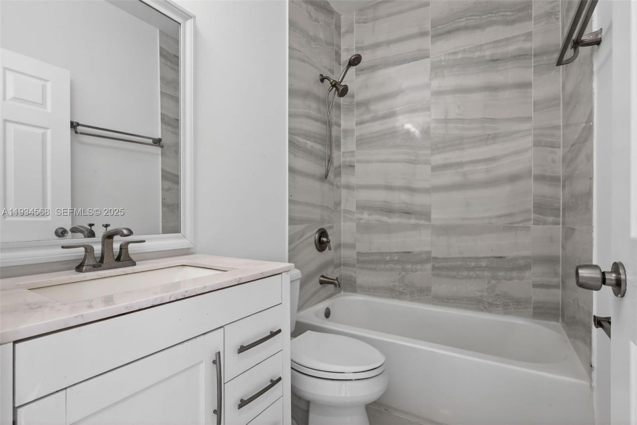 21399 Marina Cove Cir, Unit 14, Aventura, FL 33180 Photo