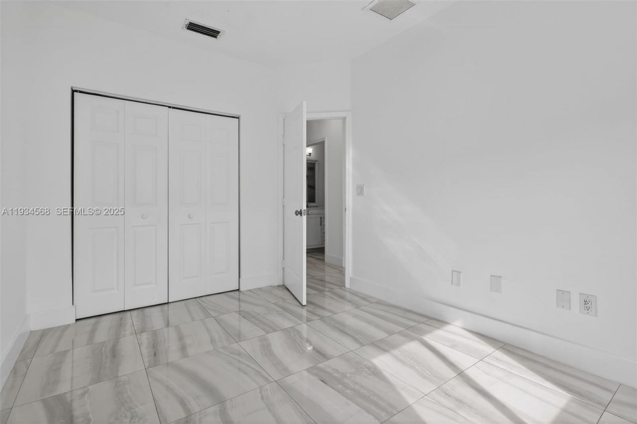 21399 Marina Cove Cir, Unit 14, Aventura, FL 33180 Photo