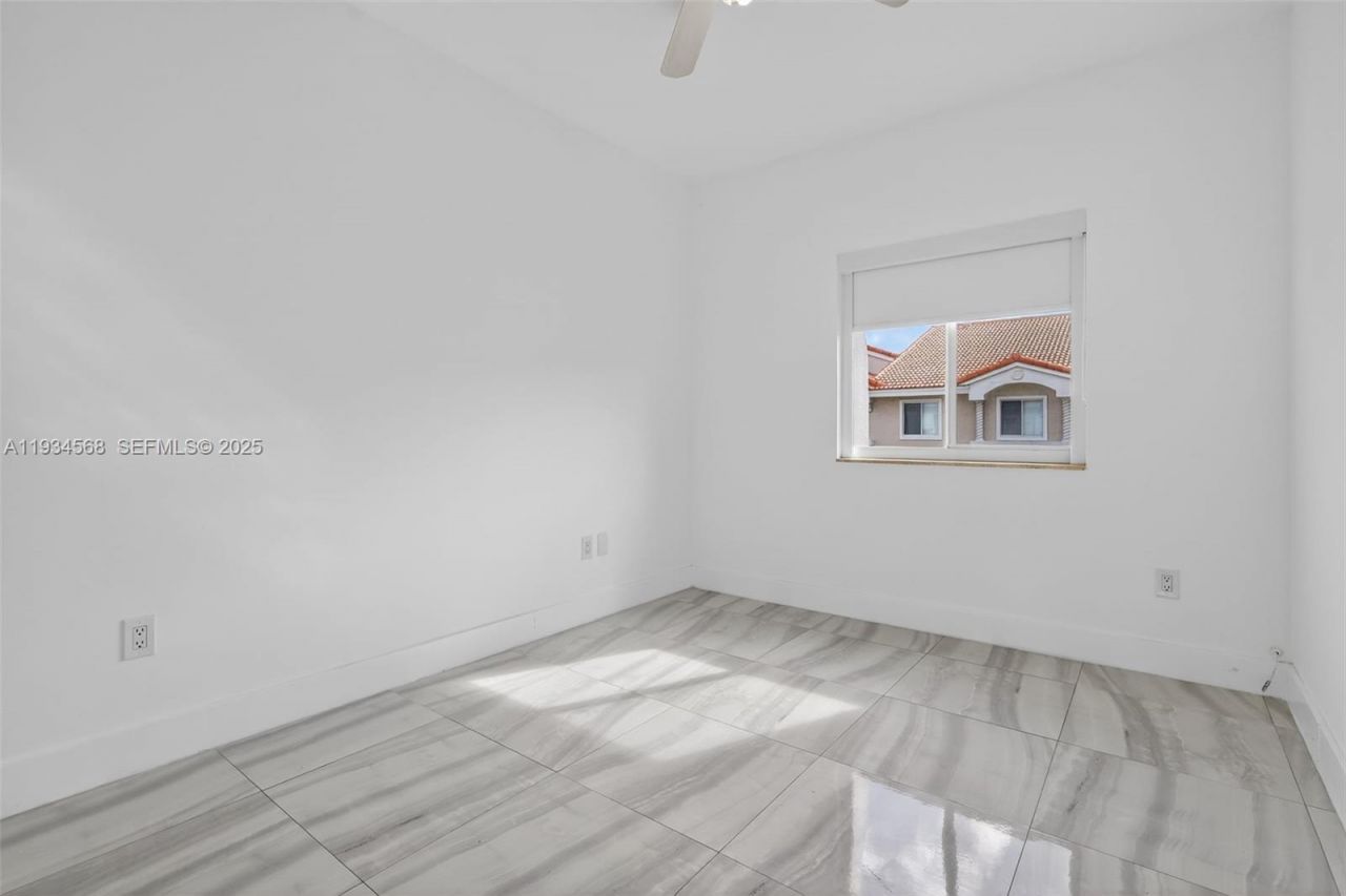 21399 Marina Cove Cir, Unit 14, Aventura, FL 33180 Photo