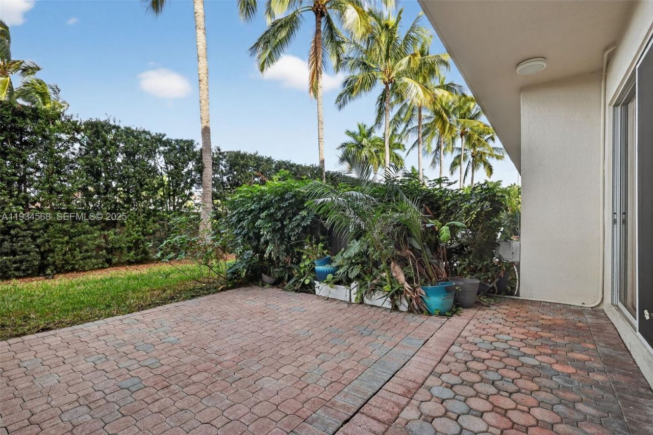 21399 Marina Cove Cir, Unit 14, Aventura, FL 33180 Photo