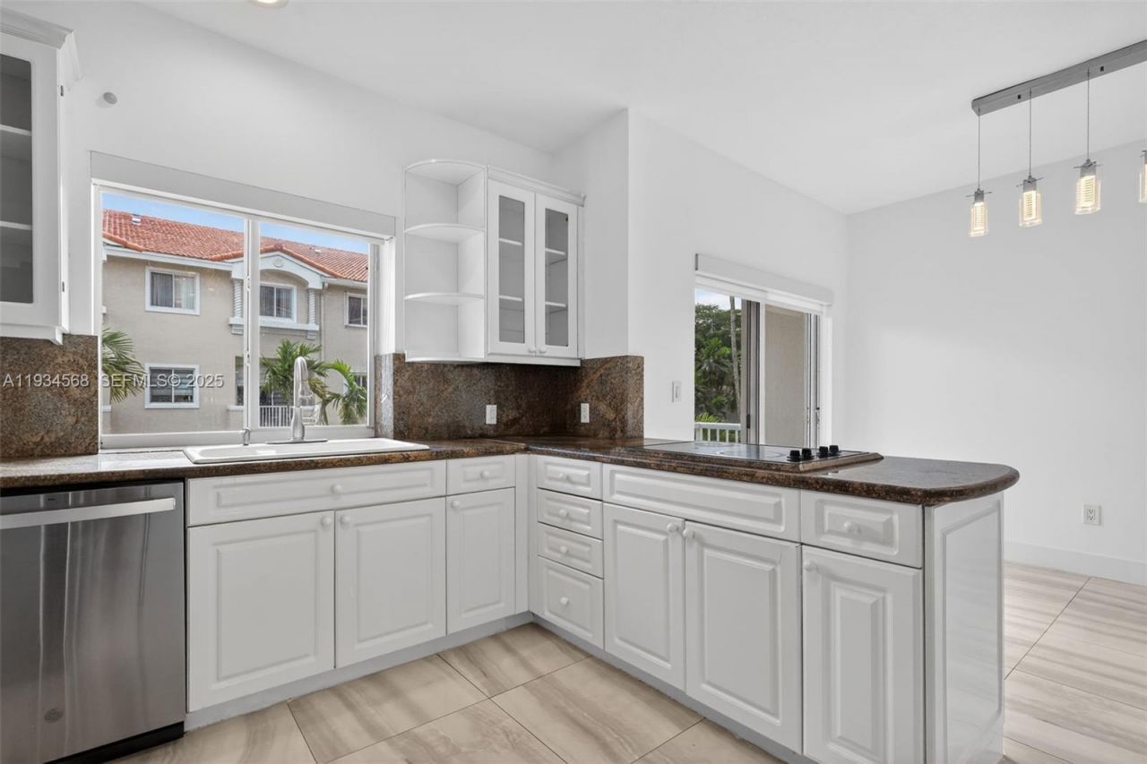 21399 Marina Cove Cir, Unit 14, Aventura, FL 33180 Photo