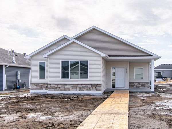2566 69th Avenue S, Fargo, ND 58104