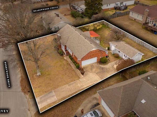 3005 Berrywood Dr, Humboldt, TN 38343