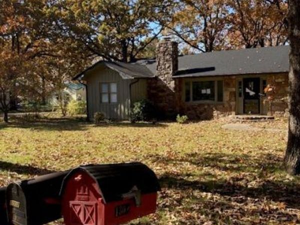 1308 S Hazel Street, Grove, OK 74344