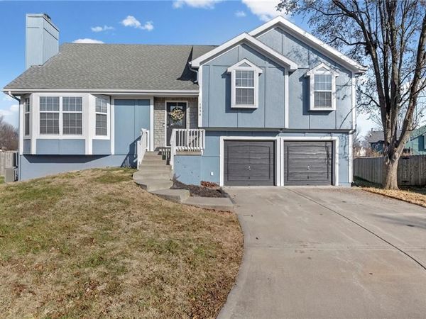 1034 N Parker Terrace, Olathe, KS 66061