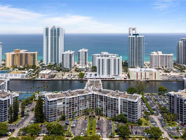 1000 Parkview Dr, Unit 723, Hallandale Beach, FL 33009