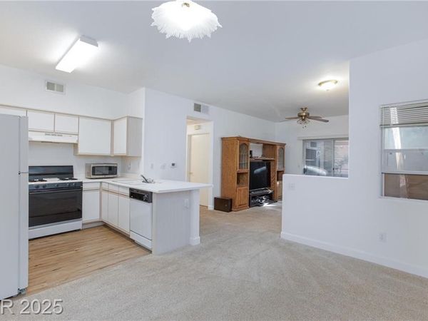 5751 E Hacienda Avenue, Unit 115, Las Vegas, NV 89122