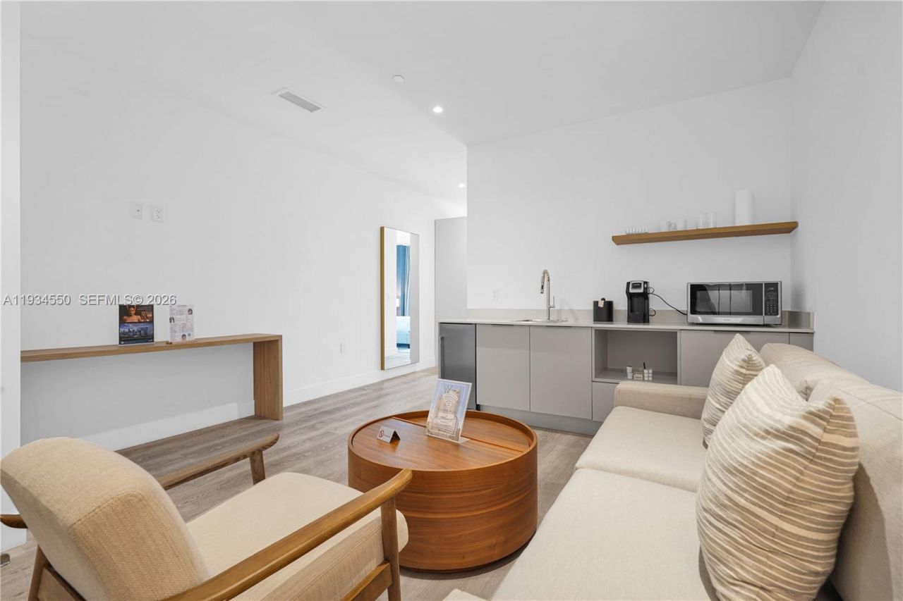 229 SW 9th St, Unit 504, Miami, FL 33130 Photo