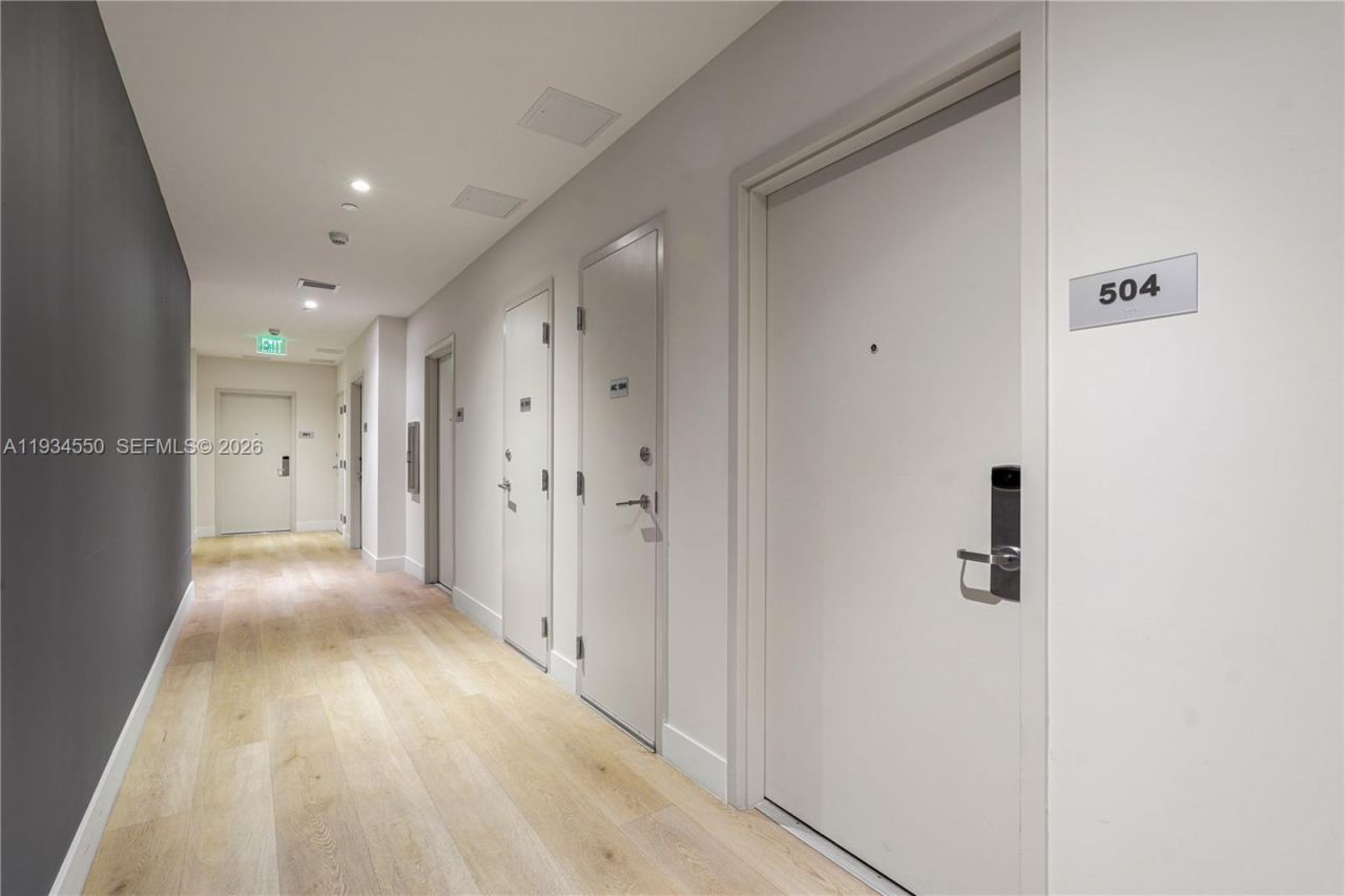 229 SW 9th St, Unit 504, Miami, FL 33130 Photo