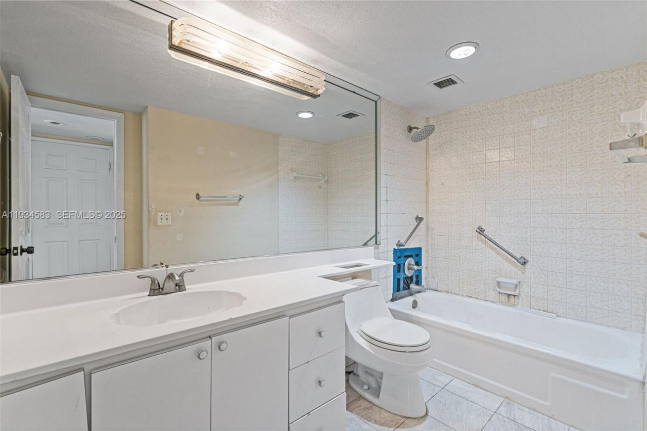 2801 NE 183rd St, Unit 510W, Aventura, FL 33160 Photo