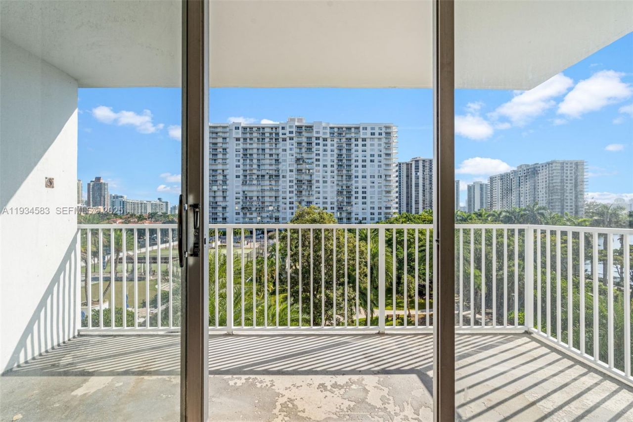 2801 NE 183rd St, Unit 510W, Aventura, FL 33160 Photo