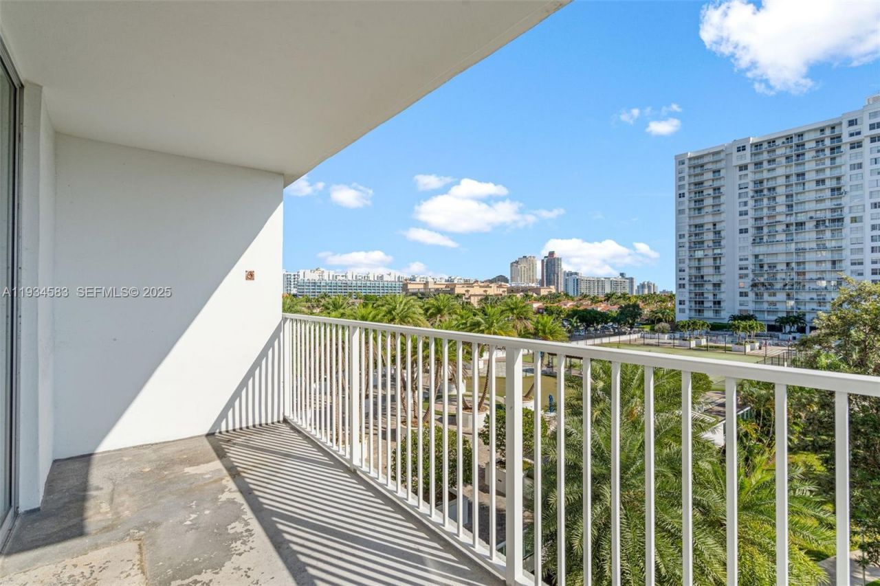 2801 NE 183rd St, Unit 510W, Aventura, FL 33160 Photo