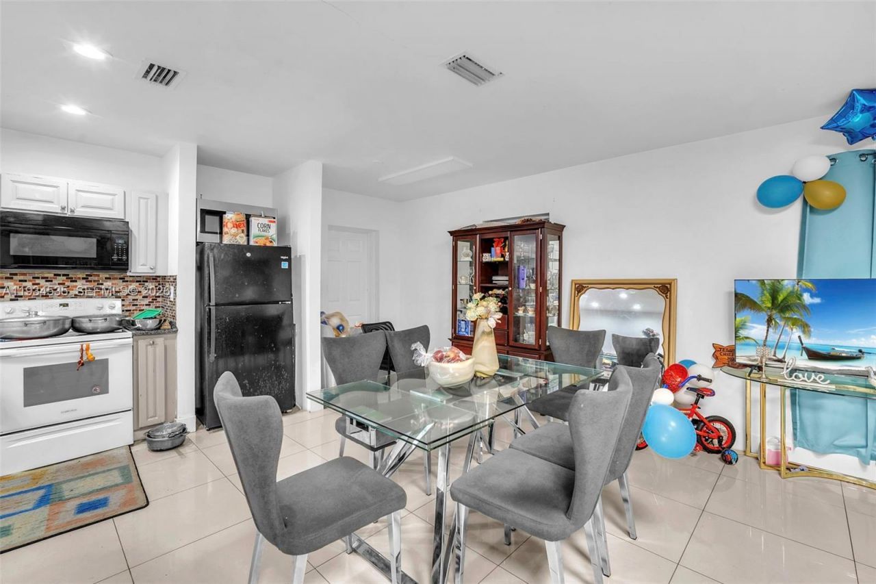 16234 NE 9th Ct, North Miami Beach, FL 33162 Photo