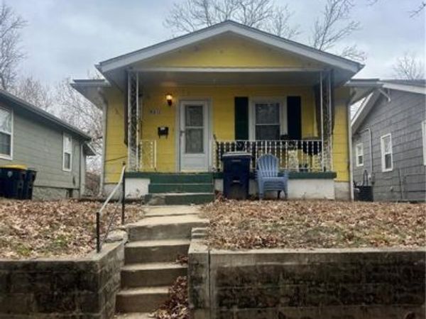 5211 Gladstone Boulevard, Kansas City, MO 64123