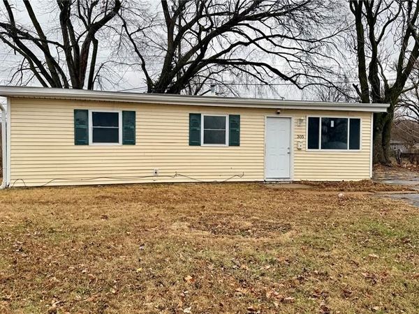 305 E 5th Street E, Cahokia, IL 62206