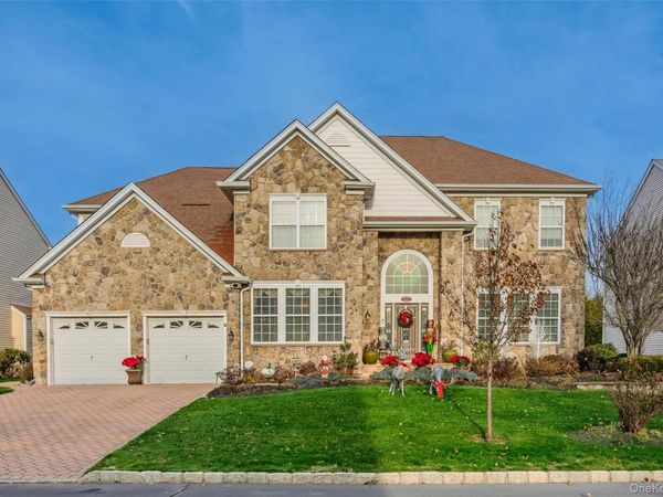 4 Avolet Court, Mount Sinai, NY 11766