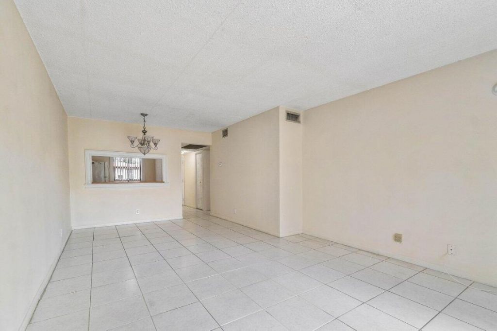 6736 Palmetto Circle S, Unit 105, Boca Raton, FL 33433 Photo