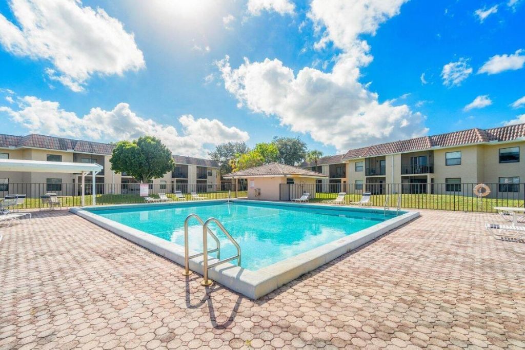 6736 Palmetto Circle S, Unit 105, Boca Raton, FL 33433 Photo