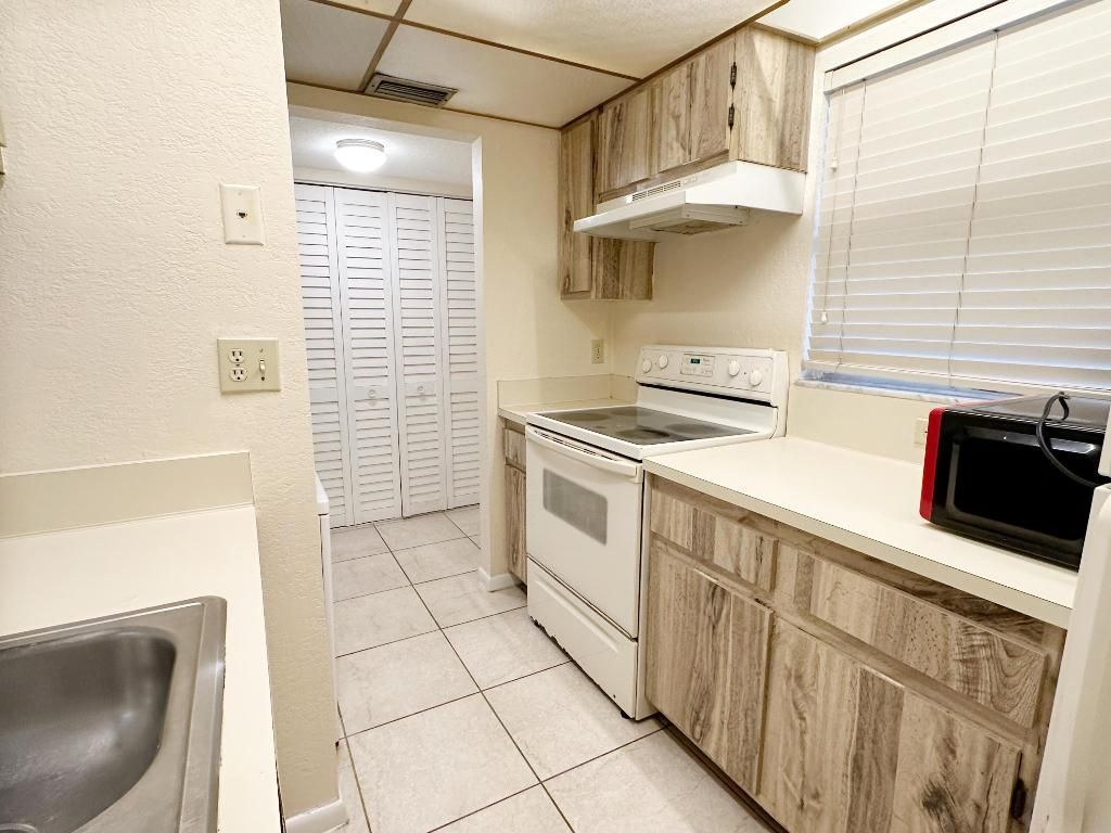 3207 NW 103rd Terrace, Unit 104-C, Coral Springs, FL 33065 Photo