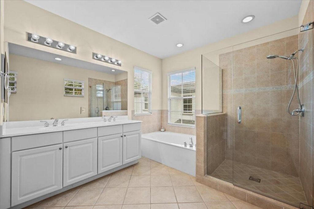 647 Castle Drive, Palm Beach Gardens, FL 33410 Photo