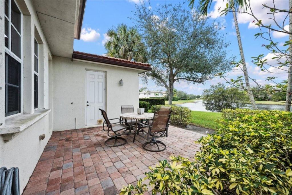 647 Castle Drive, Palm Beach Gardens, FL 33410 Photo