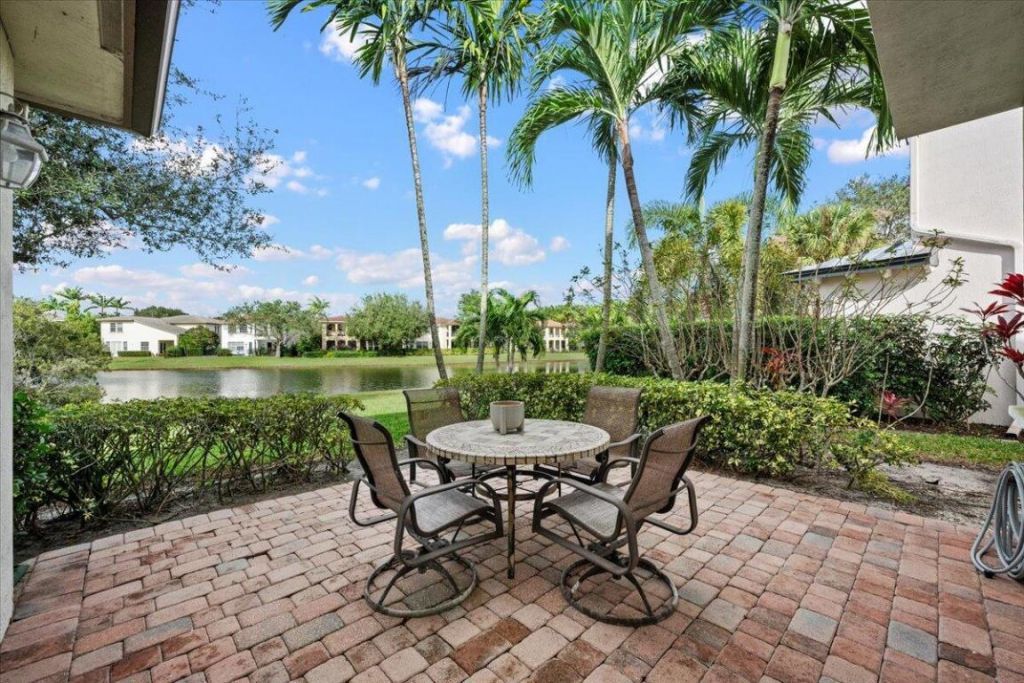 647 Castle Drive, Palm Beach Gardens, FL 33410 Photo