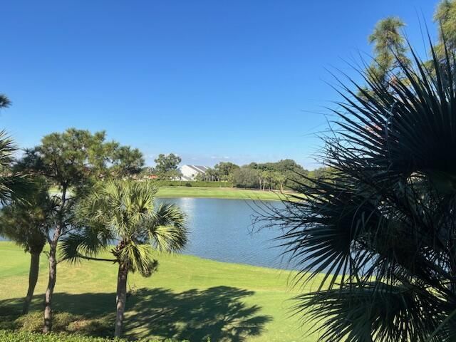 3521 Village Boulevard, Unit 301, West Palm Beach, FL 33409 Photo