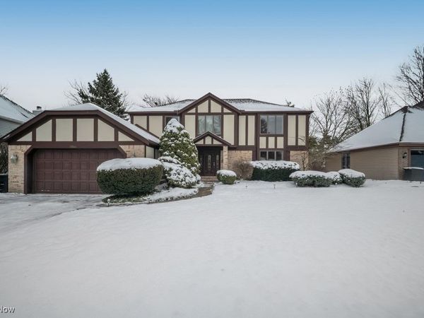 17801 Saratoga Trail, Strongsville, OH 44136