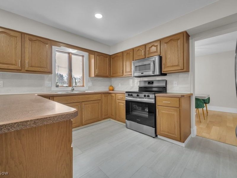 17801 Saratoga Trail, Strongsville, OH 44136 Photo 10