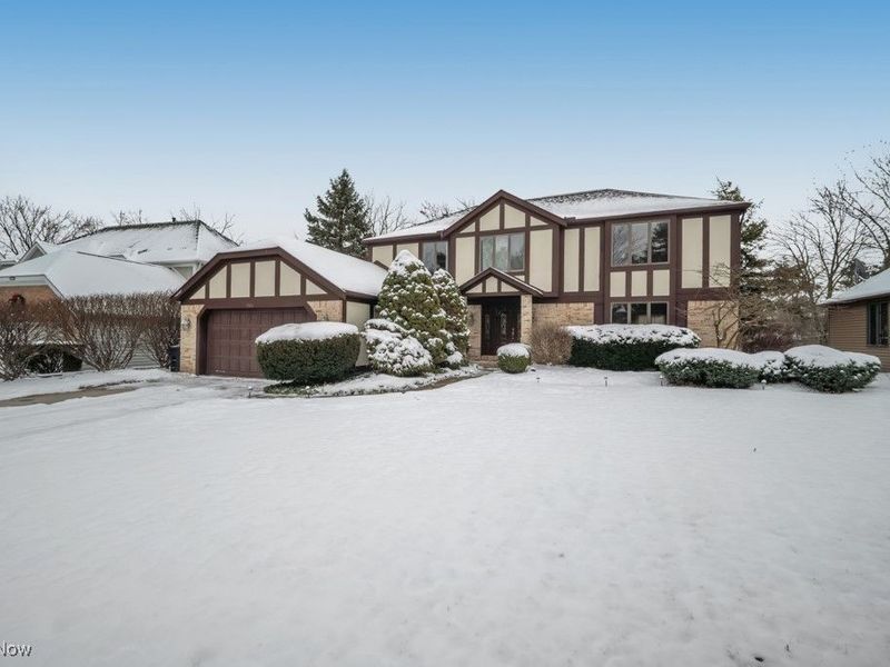 17801 Saratoga Trail, Strongsville, OH 44136 Photo 2