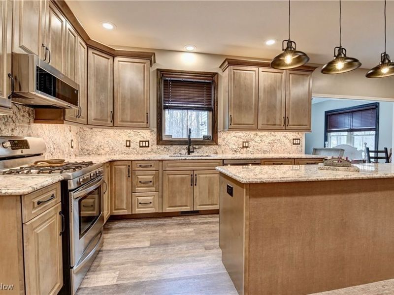 901 Ravine Drive S, Mc Donald, OH 44437 Photo 3