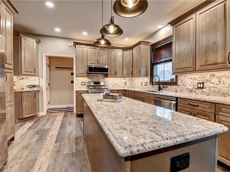 901 Ravine Drive S, Mc Donald, OH 44437 Photo 4