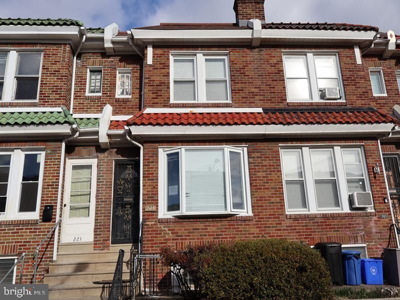 221 Kenilworth Avenue, Philadelphia, PA 19120 Main Photo