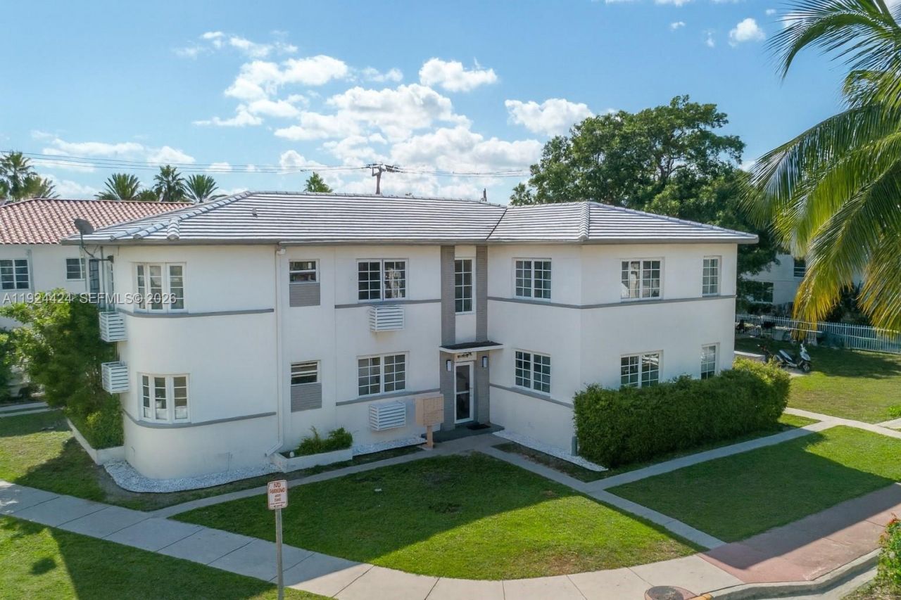 7124 Bay Dr, Miami Beach, FL 33141 Photo