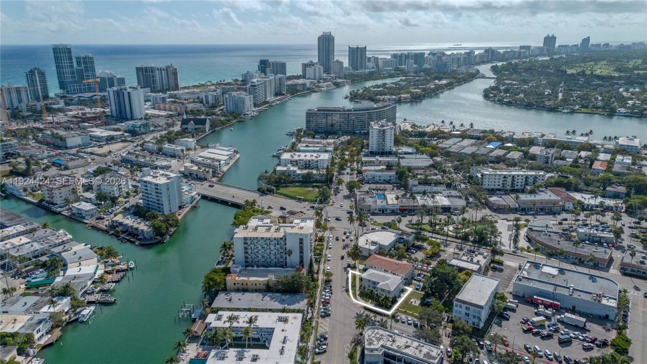 7124 Bay Dr, Miami Beach, FL 33141 Photo