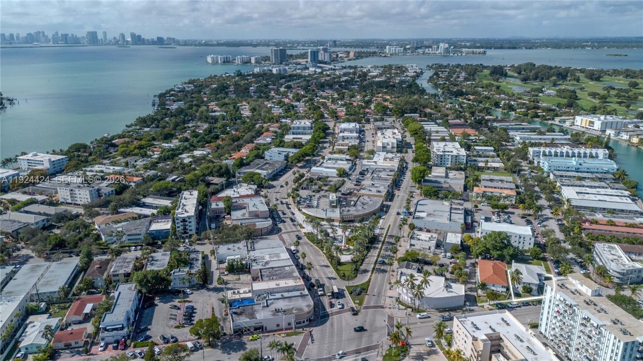 7124 Bay Dr, Miami Beach, FL 33141 Photo