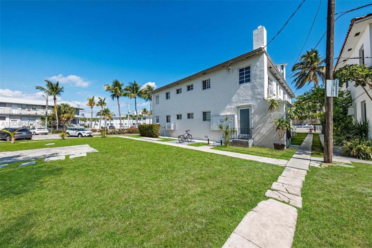 7124 Bay Dr, Miami Beach, FL 33141 Photo