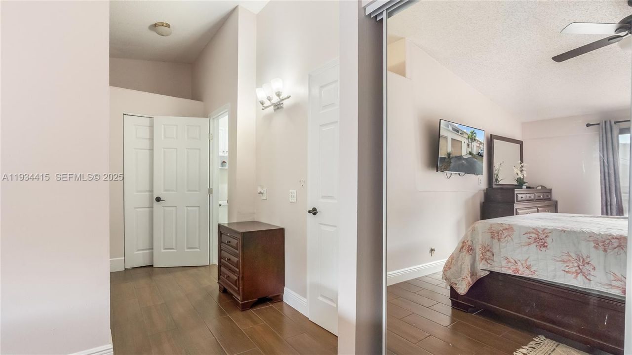 4289 NW 76th Ave, Davie, FL 33024 Photo