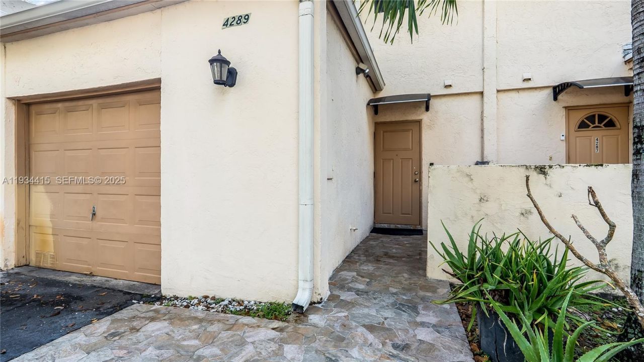 4289 NW 76th Ave, Davie, FL 33024 Photo