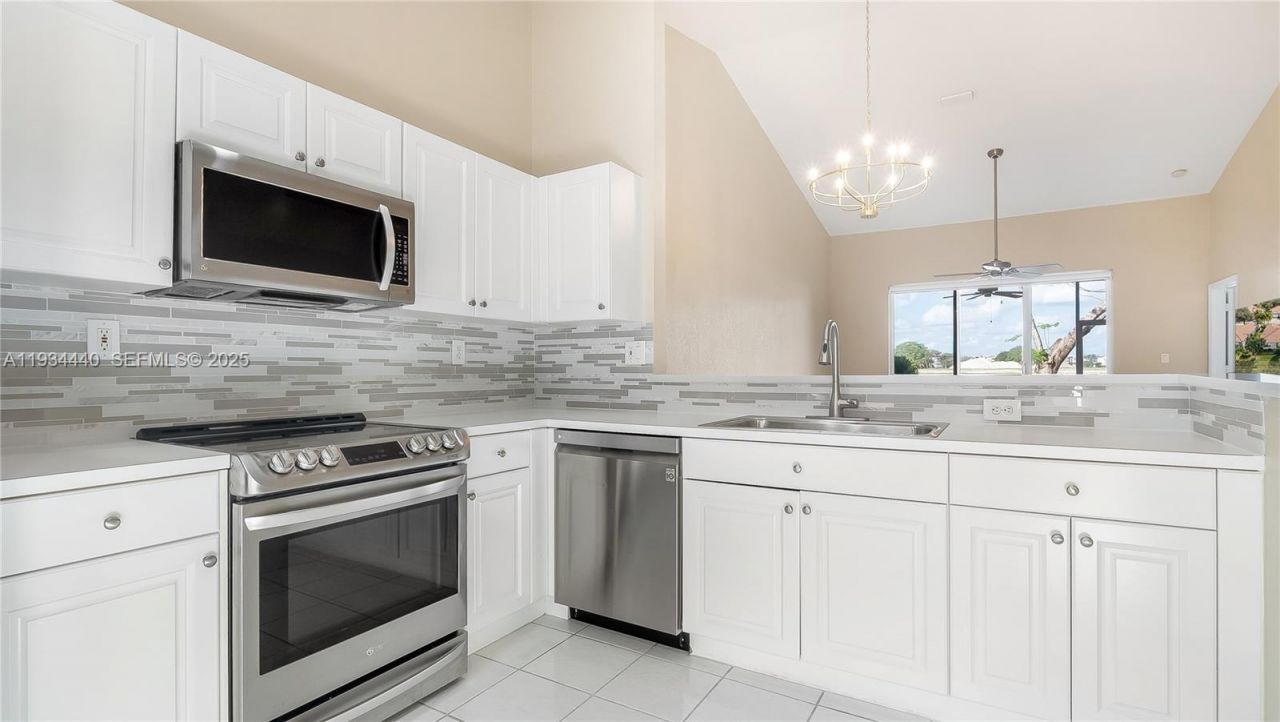 7651 S Aragon Blvd, Unit 5, Sunrise, FL 33322 Photo