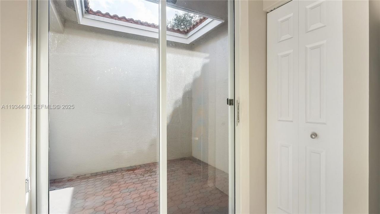 7651 S Aragon Blvd, Unit 5, Sunrise, FL 33322 Photo