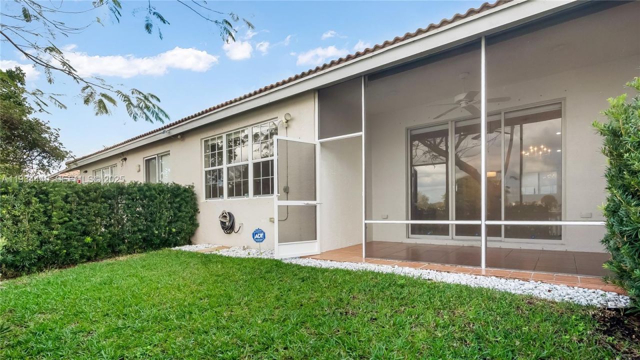 7651 S Aragon Blvd, Unit 5, Sunrise, FL 33322 Photo