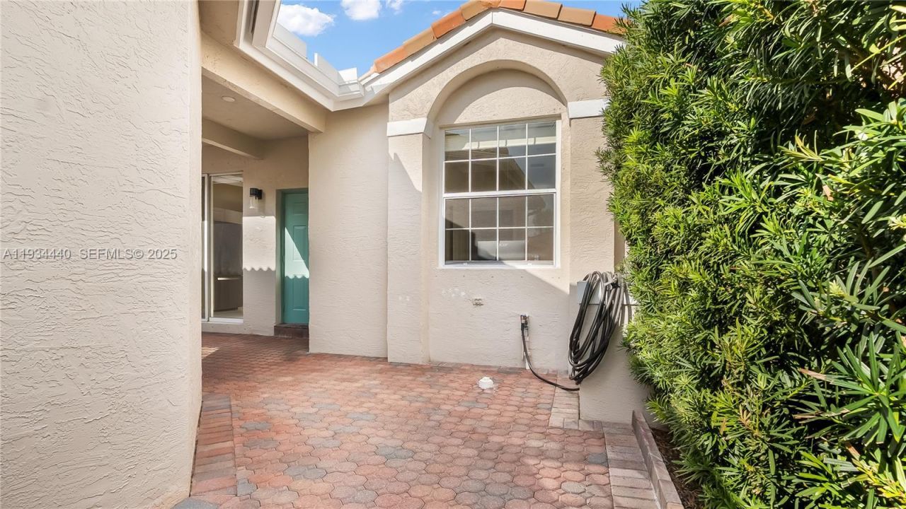 7651 S Aragon Blvd, Unit 5, Sunrise, FL 33322 Photo