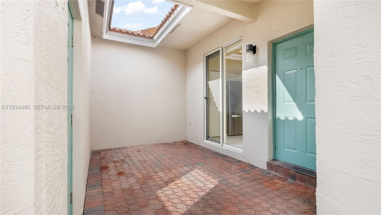 7651 S Aragon Blvd, Unit 5, Sunrise, FL 33322 Photo