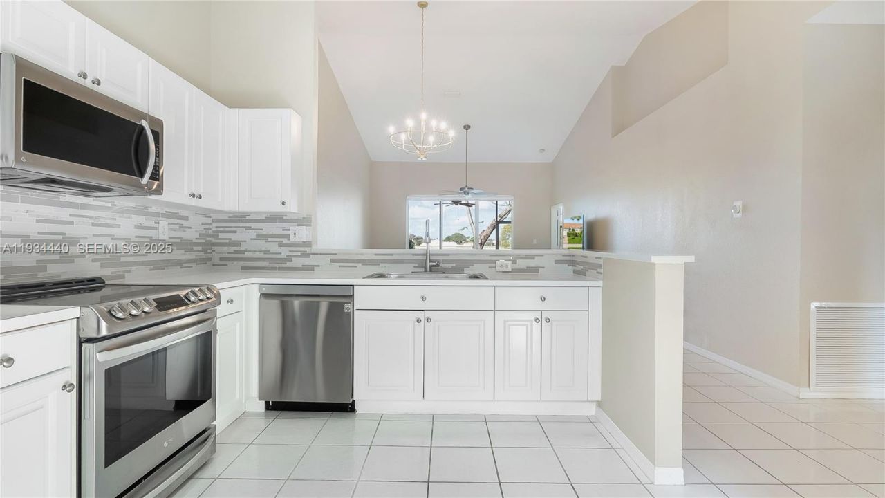 7651 S Aragon Blvd, Unit 5, Sunrise, FL 33322 Photo