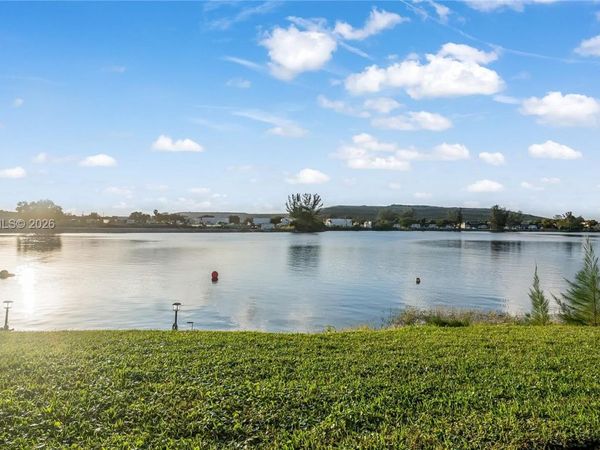 4141 Crystal Lake Dr, Deerfield Beach, FL 33064