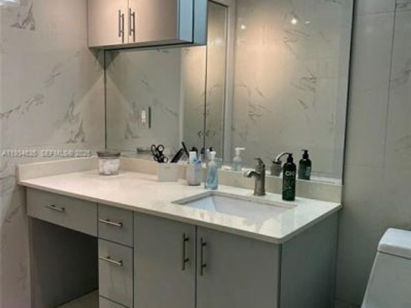 329 SE 3rd St , Unit 405T, Hallandale Beach, FL 33009