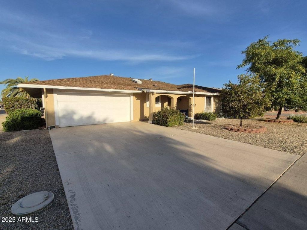 13810 N Kaanapali Drive, Sun City, AZ 85351 Main Photo