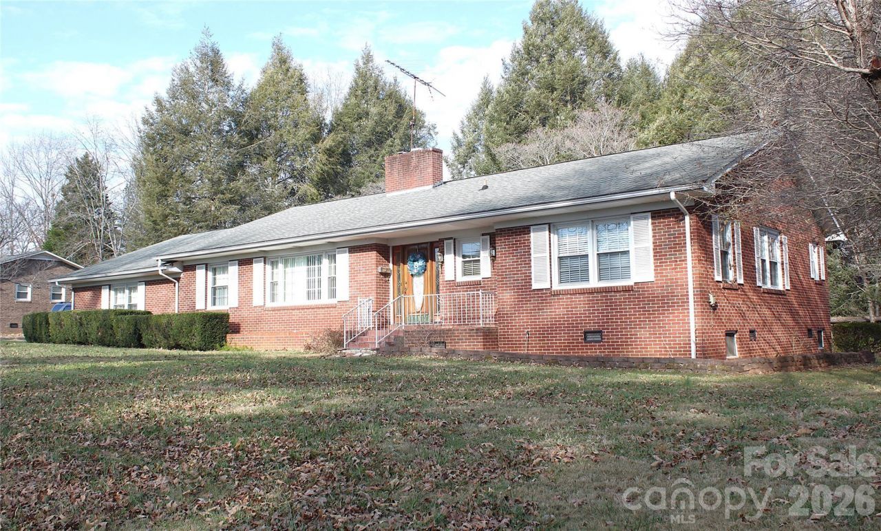 105 Woodlawn Drive, Morganton, NC 28655 Main Photo